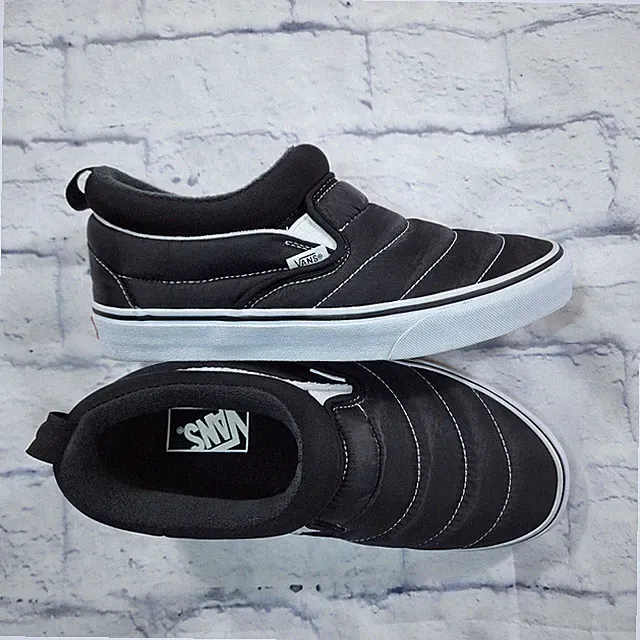 Vans MENS 7.5 WOMENS 9 Cozy Lodge Slipper Shoes Quilted Black White Mid Slip On