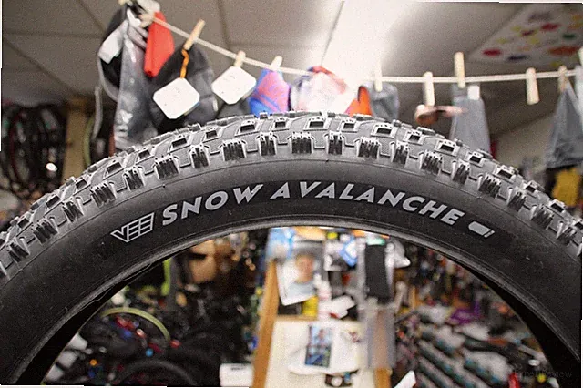 Vee Rubber Snow Avalanche 26x4.8 Tubeless Foldable Studdable Fatbike Tires Pair